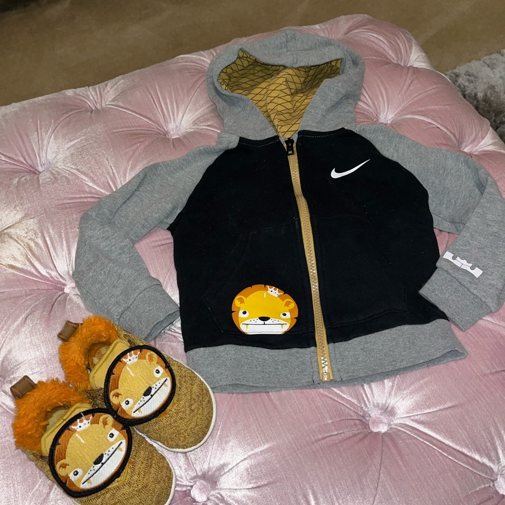 Nike Little Big Cats Lion collection Lebron James. Hoodie & shoes set.